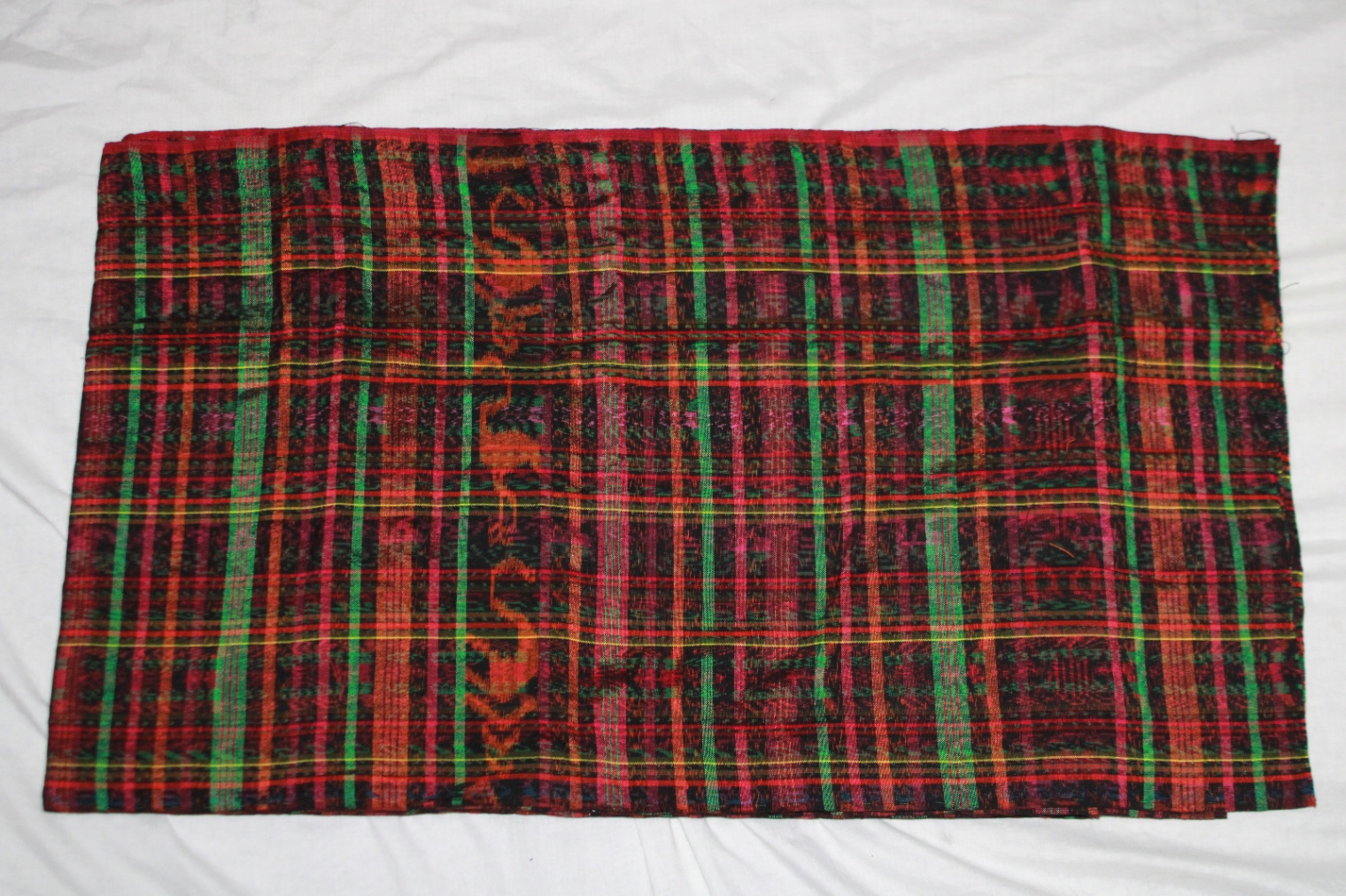 Corte Lanciado - Rojo Tradicional Jaspeado con Líneas Verdes