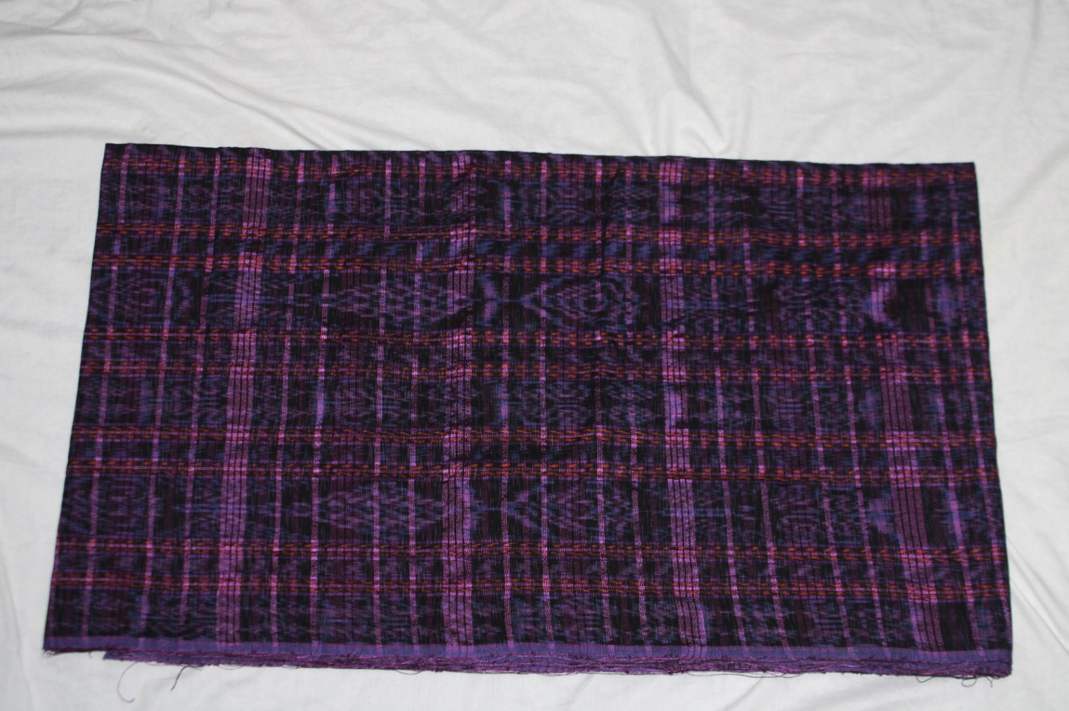 Corte Lanciado Morado Nocturno Jaspeado con Detalles Naranja