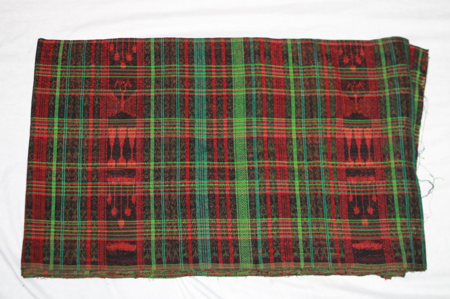 Corte Lanciado - Rojo Tradicional con Líneas Verdes